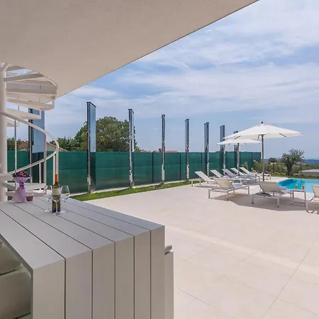 Gabrijela * Kaštelir