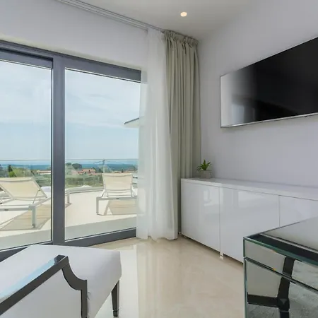 Gabrijela * Kaštelir