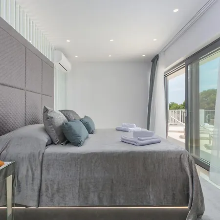 Gabrijela * Kaštelir